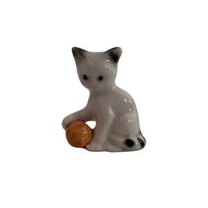 Vintage Miniature Goebel W Germany Kitten Cat Figurine Yarn Ball 1.5